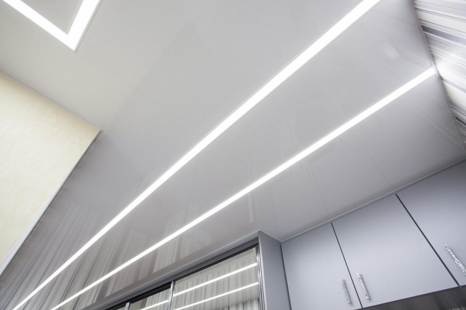 Заказать световые потолки с линией света в г. Нерюнгри